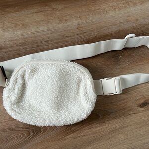 Vera Bradley White Sherpa Bag with red & white paisley inside